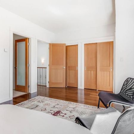 Cedar Hill Sunlit Stay - Bright Spacious & Modern Виктория Экстерьер фото