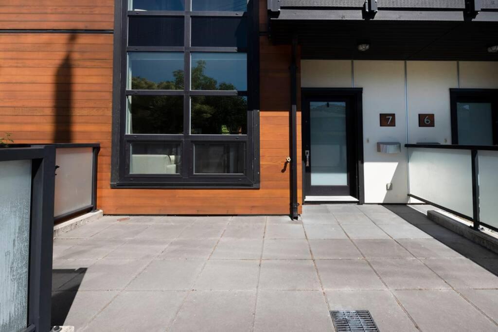 Cedar Hill Sunlit Stay - Bright Spacious & Modern Виктория Экстерьер фото