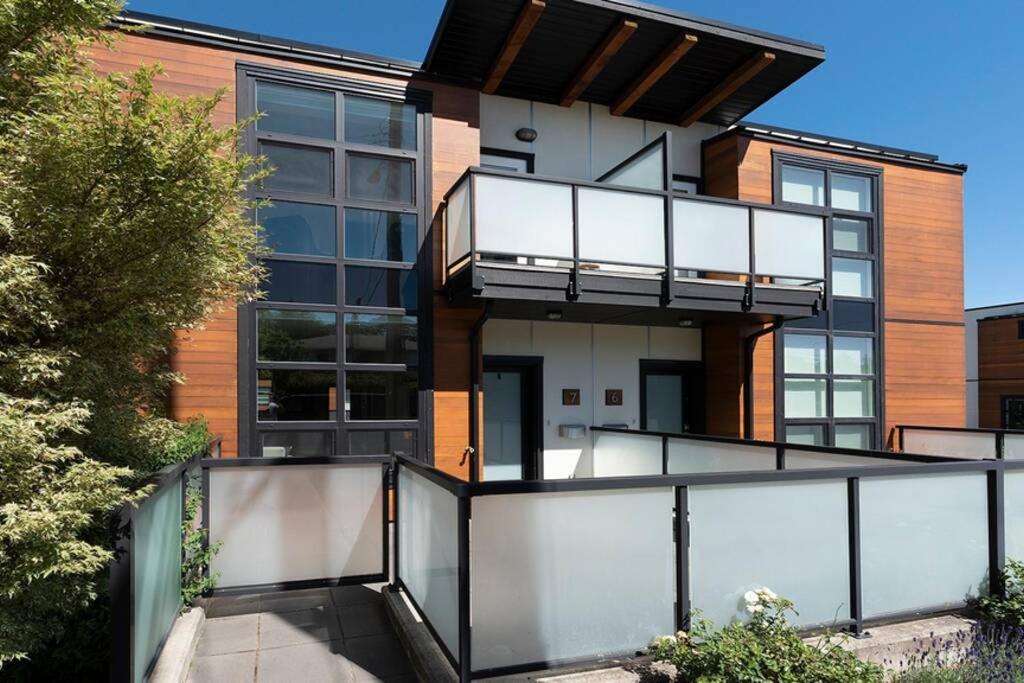 Cedar Hill Sunlit Stay - Bright Spacious & Modern Виктория Экстерьер фото
