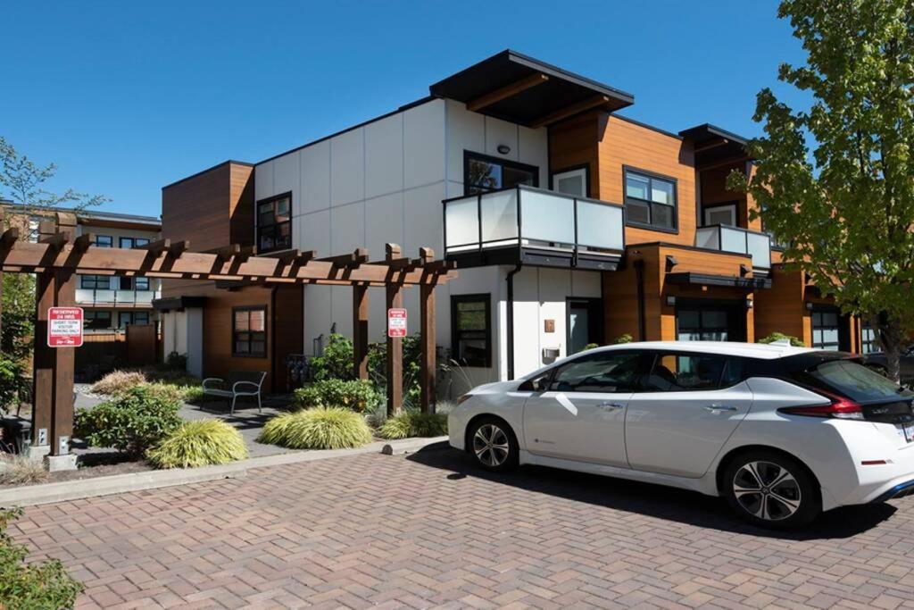 Cedar Hill Sunlit Stay - Bright Spacious & Modern Виктория Экстерьер фото
