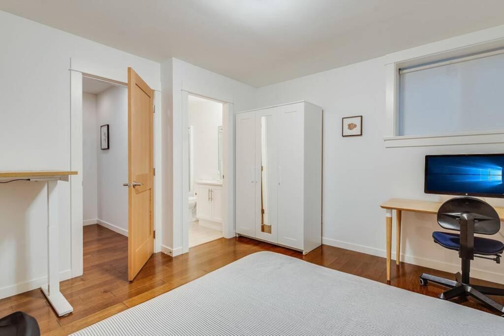 Cedar Hill Sunlit Stay - Bright Spacious & Modern Виктория Экстерьер фото