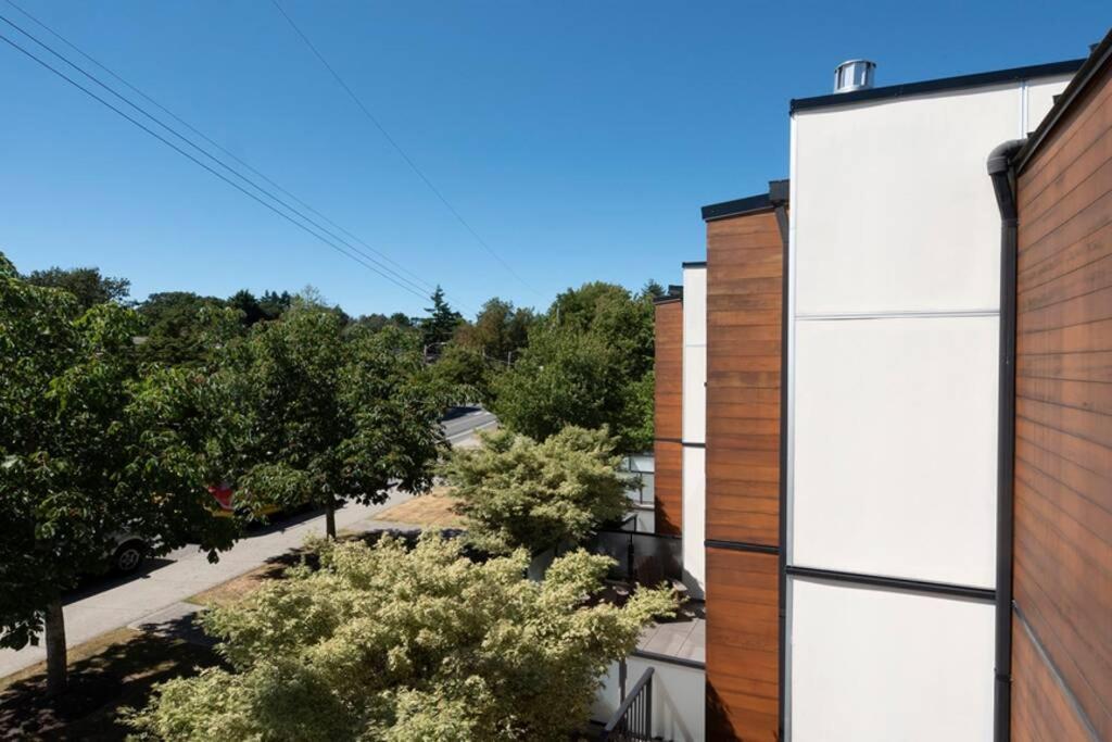 Cedar Hill Sunlit Stay - Bright Spacious & Modern Виктория Экстерьер фото