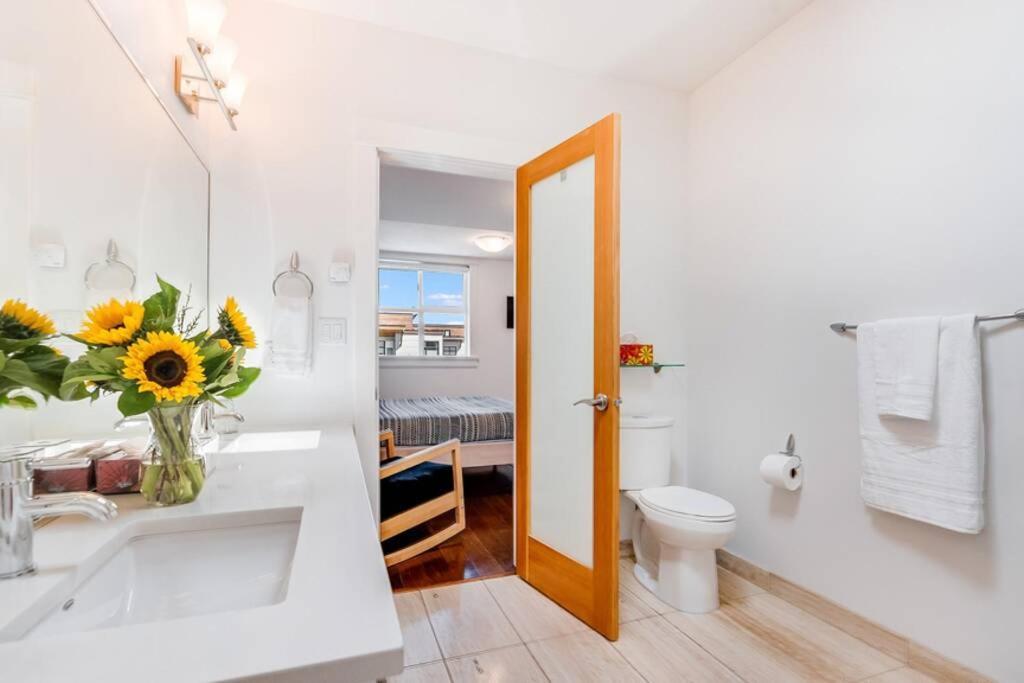 Cedar Hill Sunlit Stay - Bright Spacious & Modern Виктория Экстерьер фото