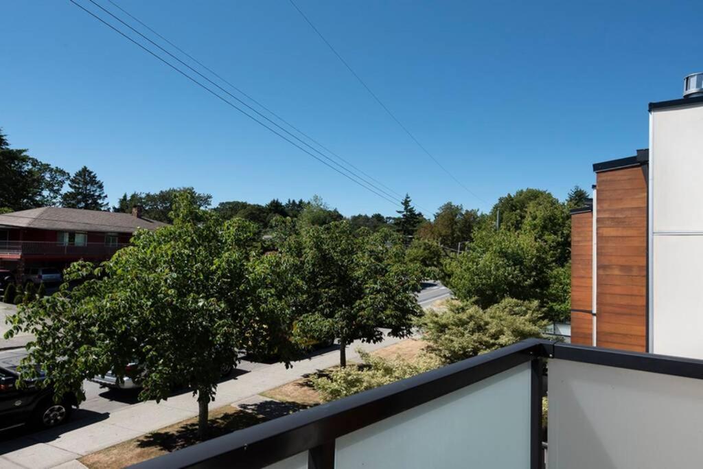 Cedar Hill Sunlit Stay - Bright Spacious & Modern Виктория Экстерьер фото